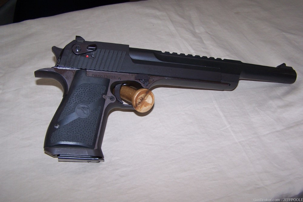 Magnum Research Desert Eagle 44 Magnum 10" 98% with box and literature-img-4