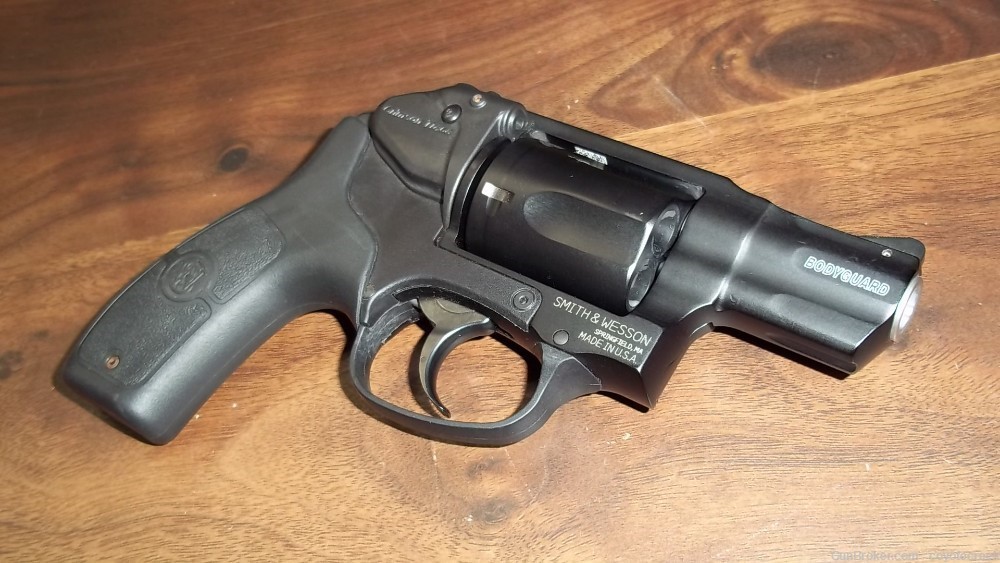 SMITH AND WESSON BODYGUARD REVOLVER W/ CRIMSON TRACE LASER-img-0