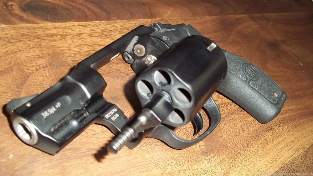 SMITH AND WESSON BODYGUARD REVOLVER W/ CRIMSON TRACE LASER-img-4