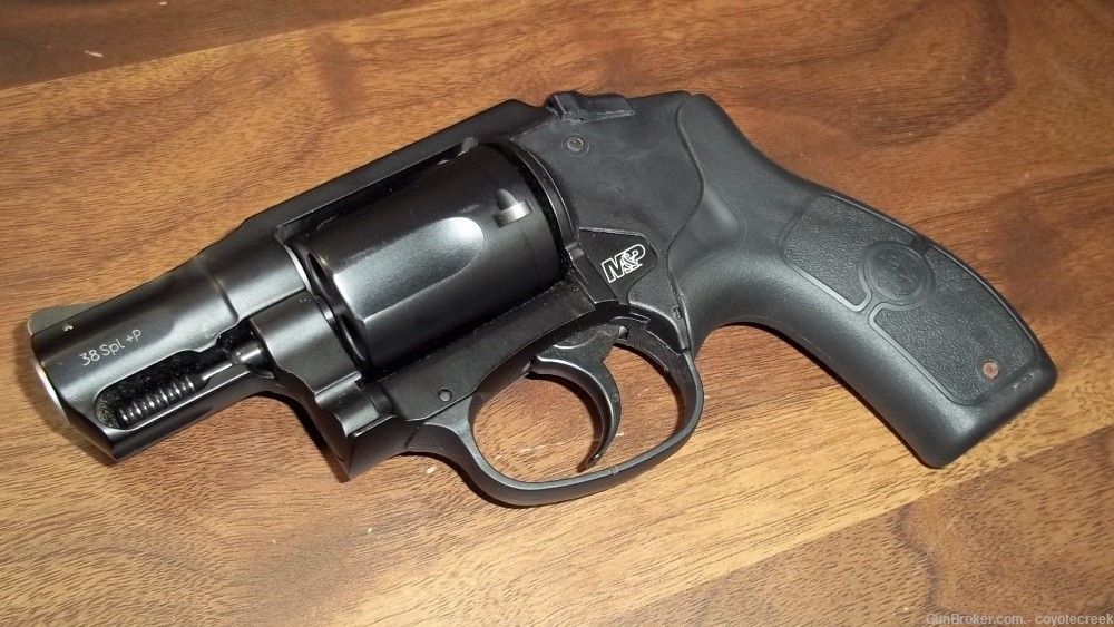 SMITH AND WESSON BODYGUARD REVOLVER W/ CRIMSON TRACE LASER-img-2