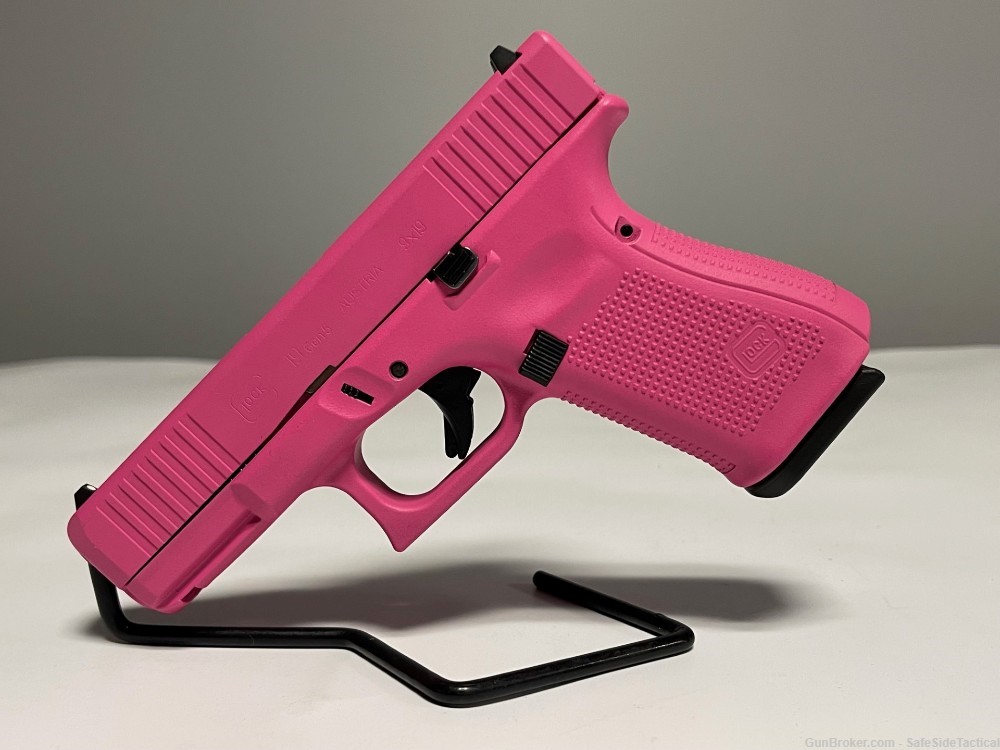 THIS EDC IS HOT...pink. Glock 19 Gen 5 w/ Custom Pink Cerakote - 3 mags!-img-1
