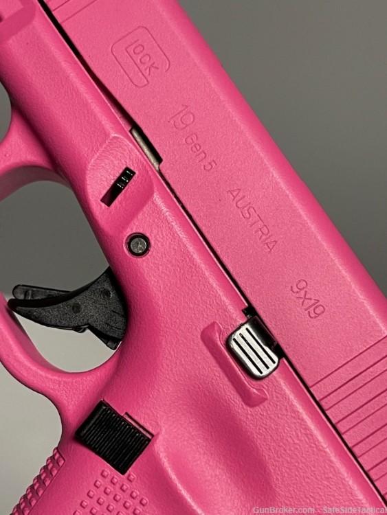 THIS EDC IS HOT...pink. Glock 19 Gen 5 w/ Custom Pink Cerakote - 3 mags!-img-2