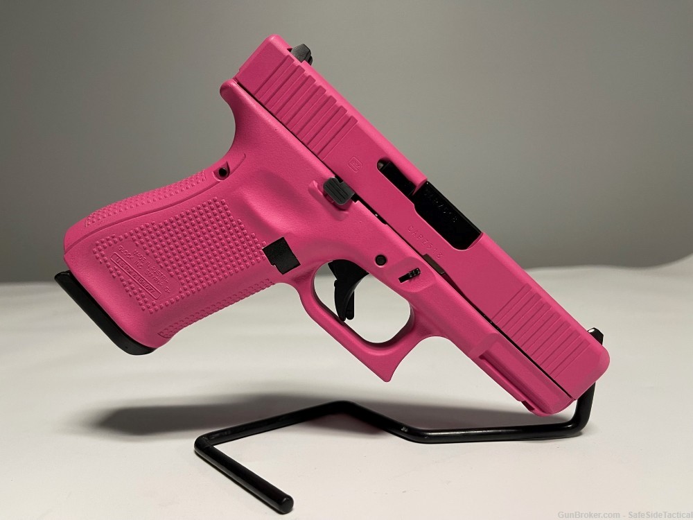 THIS EDC IS HOT...pink. Glock 19 Gen 5 w/ Custom Pink Cerakote - 3 mags!-img-0