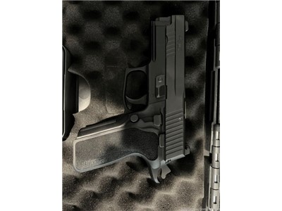 Sig Sauer P229R Elite 9mm x4 10rd Mags Used - less than 700 shots!