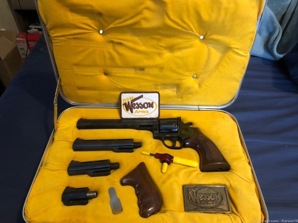 Dan Wesson pistol pack-img-0
