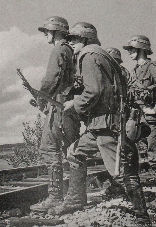Wehrmacht , Kriegsmarine, Luftwaffe helmet M35, M40, M42 band, manoeverband-img-11