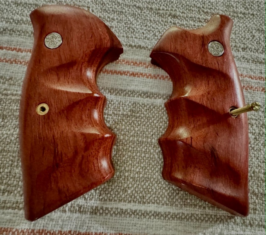 Grips: S&W L frame, square butt, open back -img-1