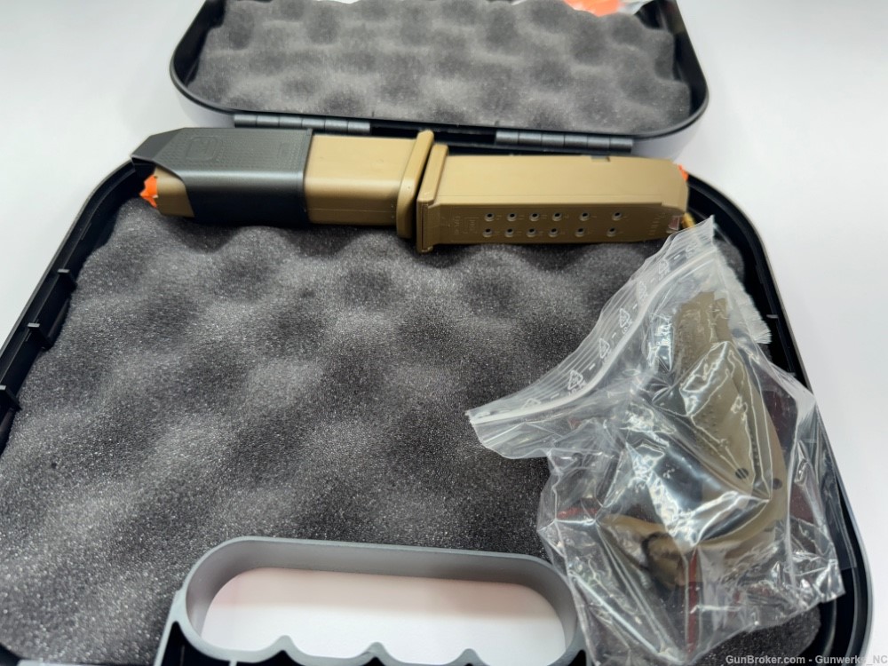 BRAND NEW - Glock 19 Gen 5 Two-tone FDE and Black-img-5