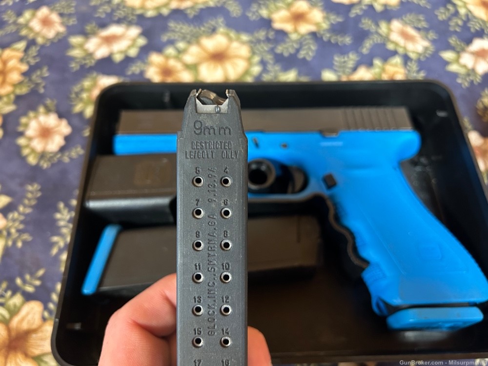 Glock 17T w/Simunition ammo Rare and hard to find with ammo -img-2