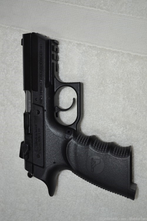 Bul Ltd./Magnum Research Baby Eagle III semi compact 9X19 s/a pistol 4" -img-3