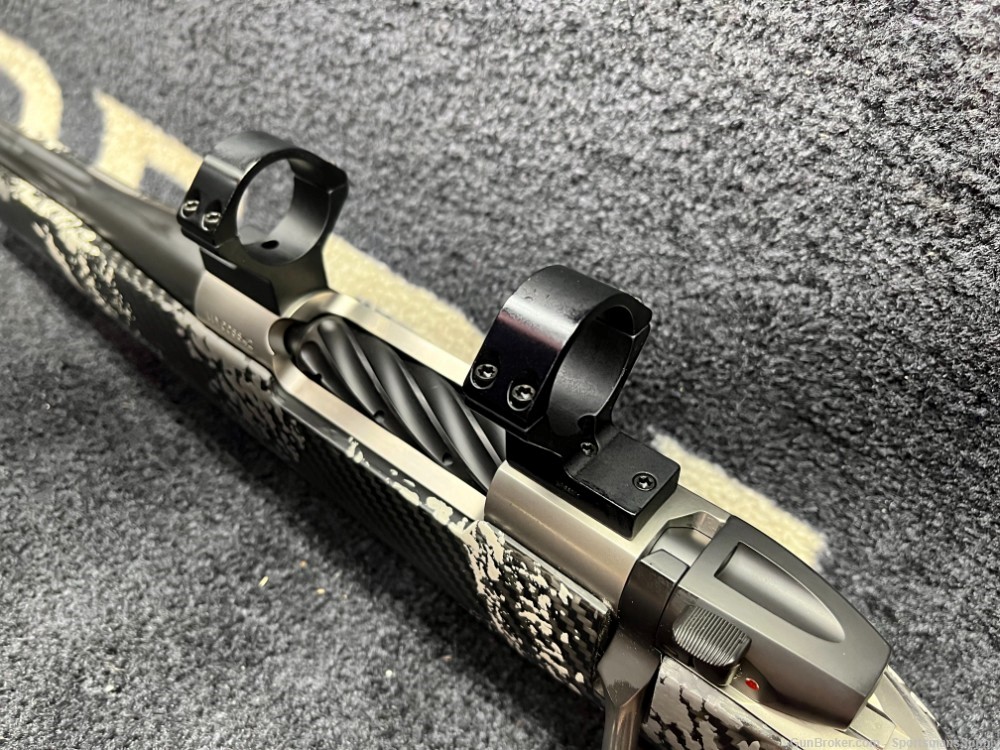 USED LIKE NEW Weatherby MKV Backcountry in .300 WBY Mag with 28" Brl!!-img-4