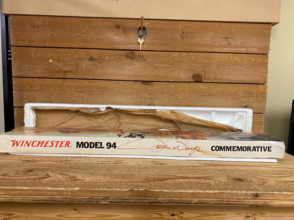 Winchester Model 94 John Wayne Commemorative Box-img-3