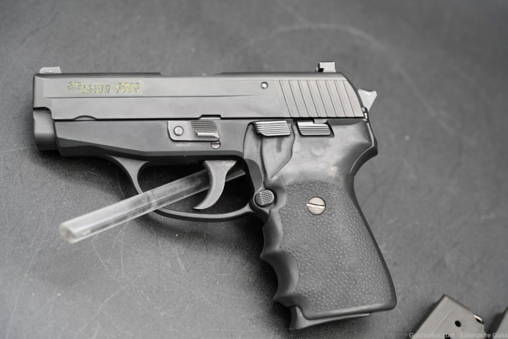 Sig Sauer P239 .40 SW Pistol and 4 magazines-img-12