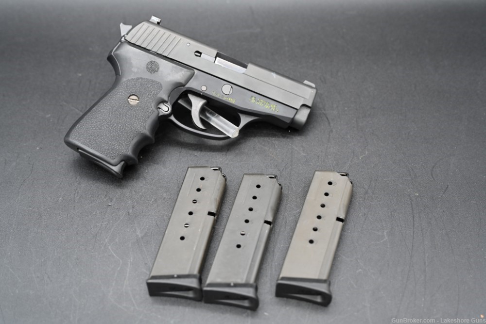 Sig Sauer P239 .40 SW Pistol and 4 magazines-img-0