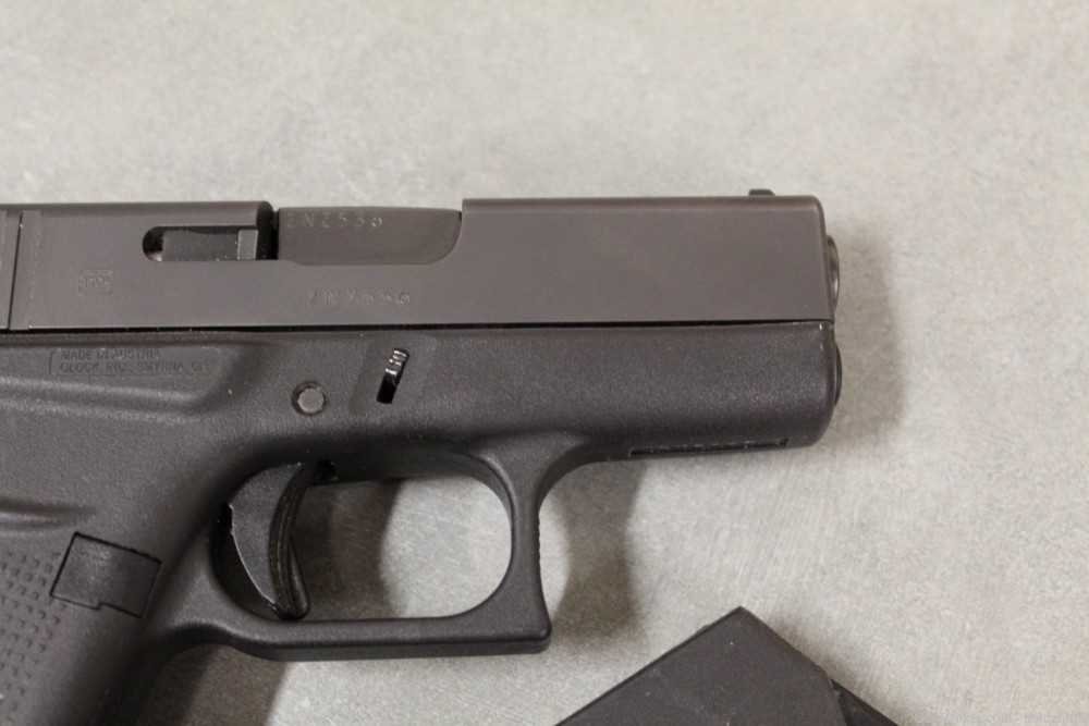GLOCK 43 in 9MM with 3 magazines, excellent condition-img-3