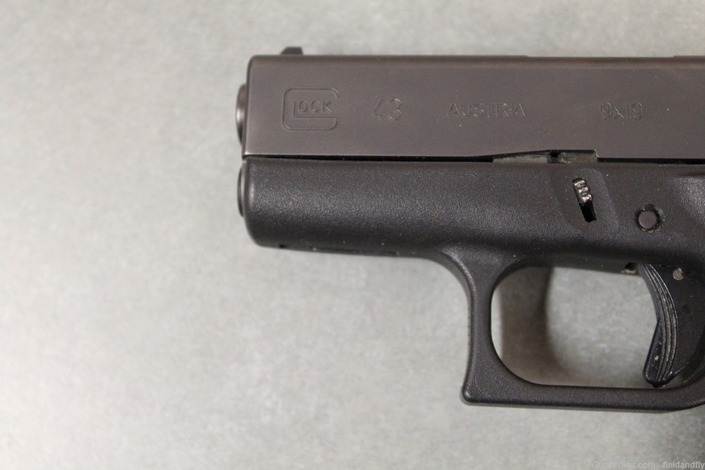 GLOCK 43 in 9MM with 3 magazines, excellent condition-img-5