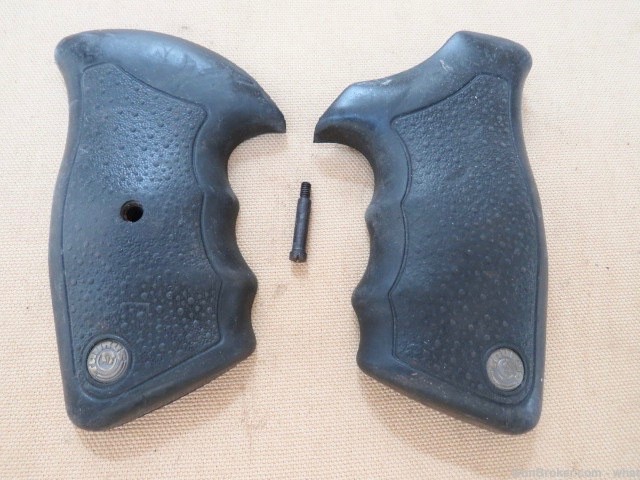 Taurus Late Model 66 .357 Revolver Pistol Grips & Screw-img-0