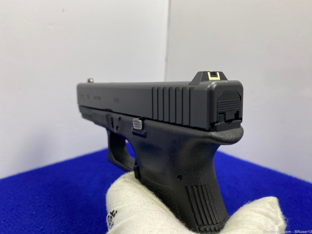 Glock 19 Gen3 9mm Black 4.02" *VERY POPULAR SEMI-AUTOMATIC HANDGUN*-img-26