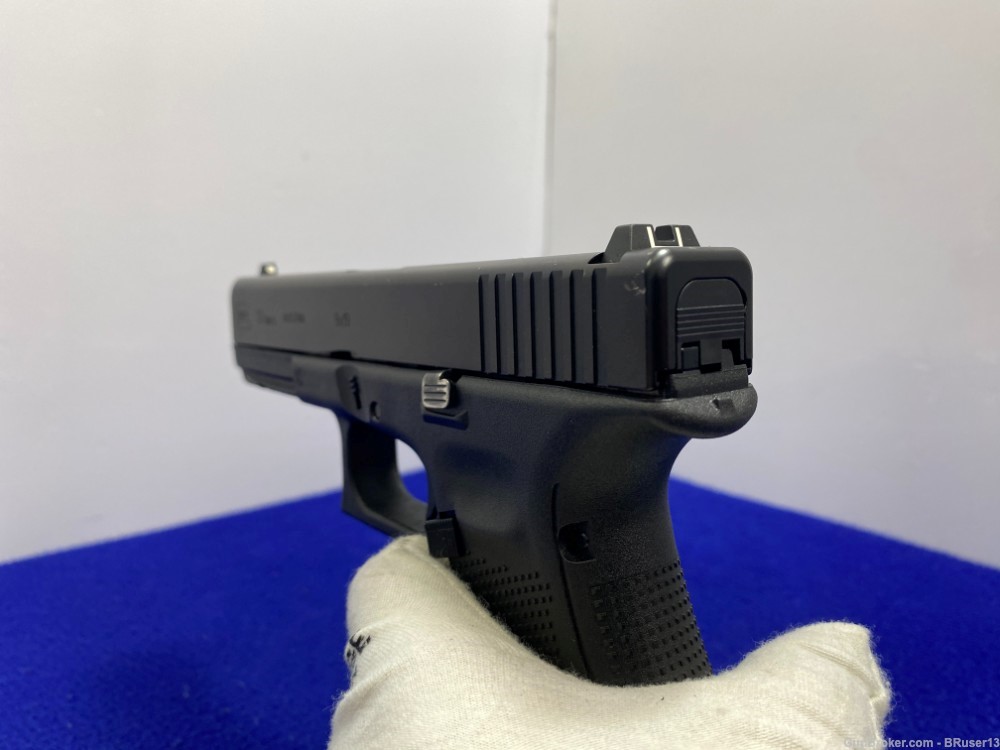 Glock 17 Gen 5 9mm Black 4.49" *WELL-KNOWN FOR ITS LONGEVITY & RELIABILITY*-img-28