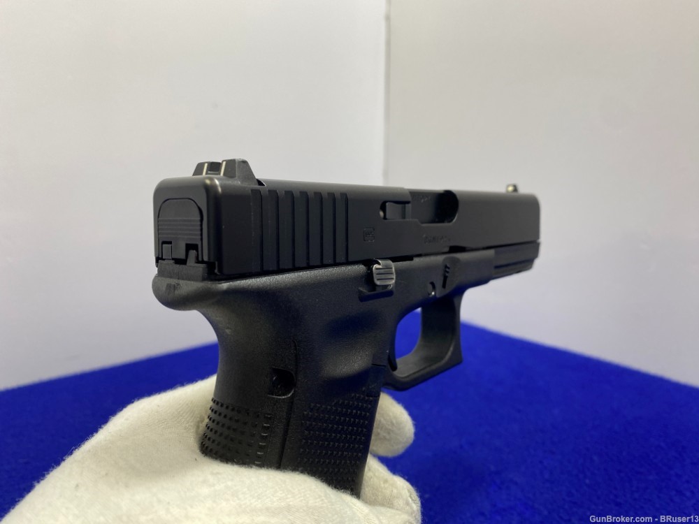 Glock 17 Gen 5 9mm Black 4.49" *WELL-KNOWN FOR ITS LONGEVITY & RELIABILITY*-img-27