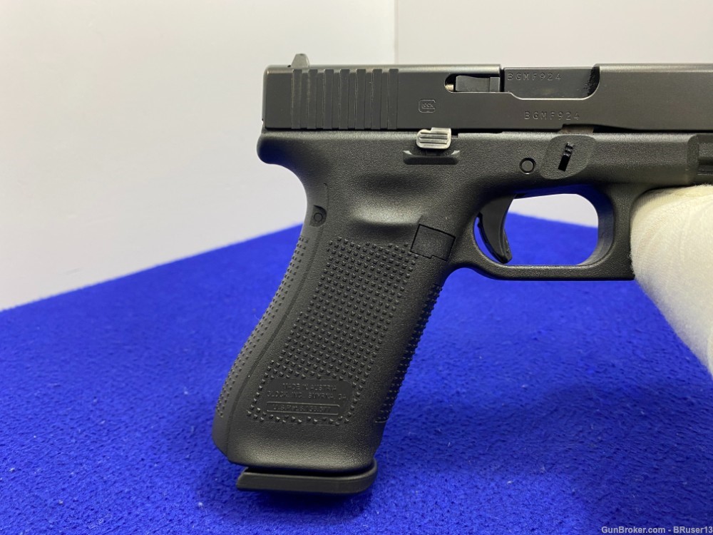Glock 17 Gen 5 9mm Black 4.49" *WELL-KNOWN FOR ITS LONGEVITY & RELIABILITY*-img-41
