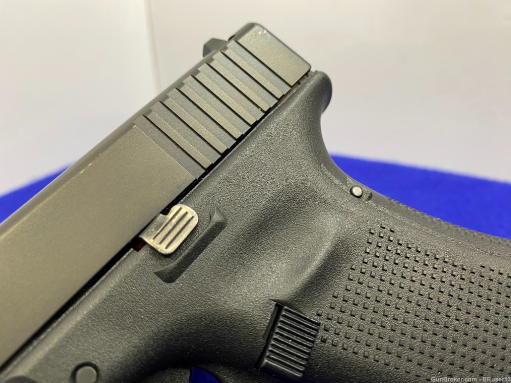 Glock 17 Gen 5 9mm Black 4.49" *WELL-KNOWN FOR ITS LONGEVITY & RELIABILITY*-img-6