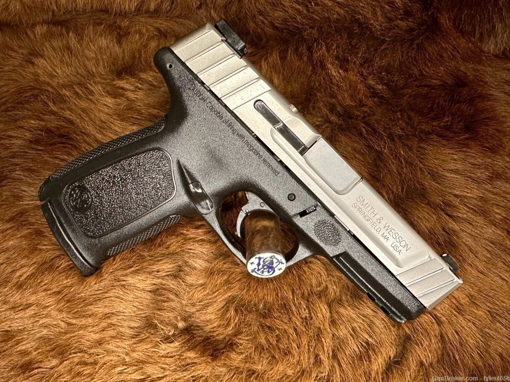 Smith & Wesson SD40 VE .40 S&W Pistol-img-1