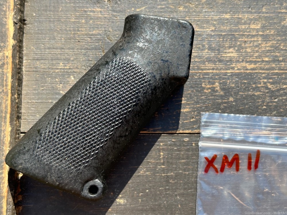RETRO USGI Colt XM16E1 Pistol Grip (XM11)-img-1