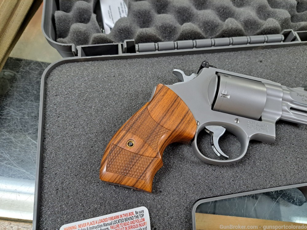 Smith & Wesson 629-6 Performance Center 44Mag Very Clean-img-4