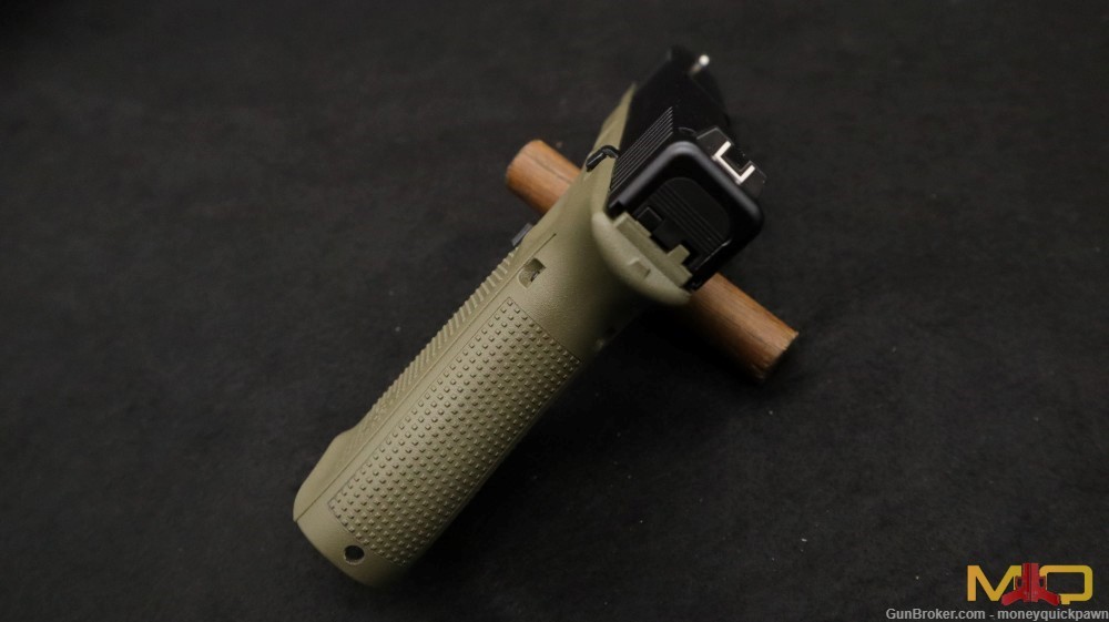 Glock G17 Gen5 9mm Excellent Condition Battlefield Green Penny Start!-img-7