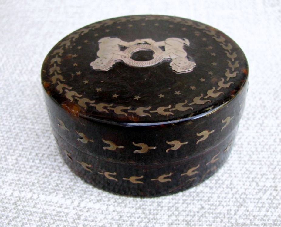 ANTIQUE 1700’s ORNATE GOLD INLAID SILVER INLAID ENGRAVED TRINKET/SNUFF BOX-img-1