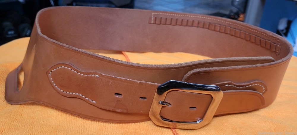 Bianchi leather ammo belt .22 cal /w holster slot (32-34" waist)-img-0