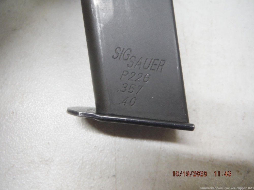 SIG SAUER P226 .357 Sig/.40 S&W 12Rd Magazine Good Condition Factory-img-4