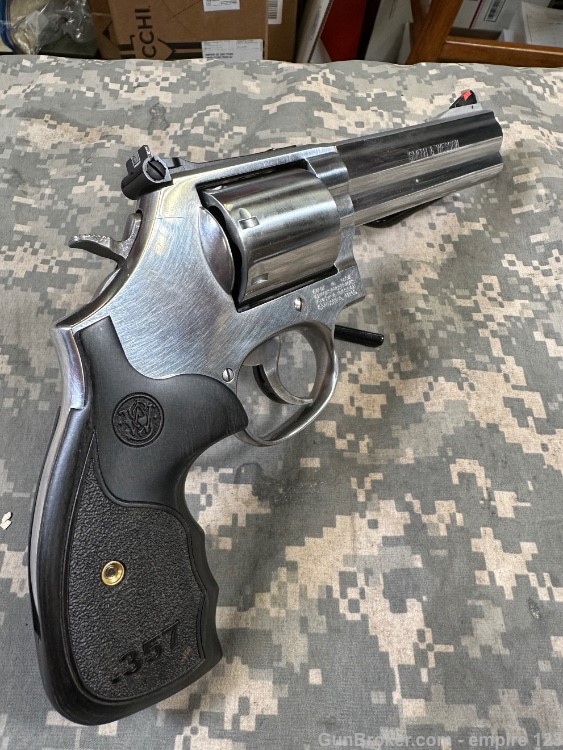 Smith & Wesson 686-6 PLUS 7 Shot .357 Mag Non-Fluted Cylinder 5" Barrel-img-16