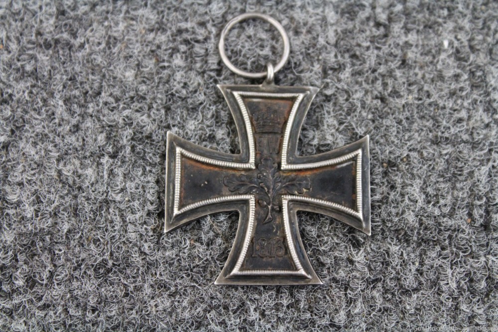 WWI Iron Cross w/ Oak Leaves Crown Dated 1813-1914 (Collectible) -img-2