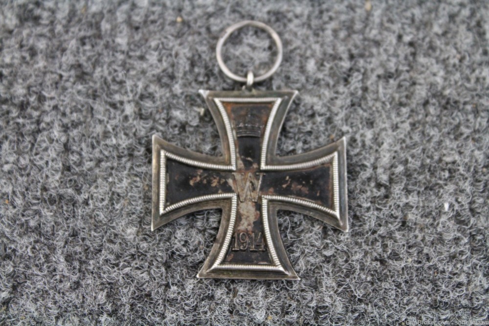 WWI Iron Cross w/ Oak Leaves Crown Dated 1813-1914 (Collectible) -img-3