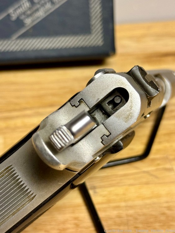 Smith & Wesson Model 59, 9MM, 4" barrel, lightly used, Original M59 Box!-img-6