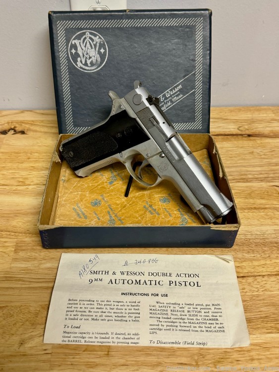 Smith & Wesson Model 59, 9MM, 4" barrel, lightly used, Original M59 Box!-img-13