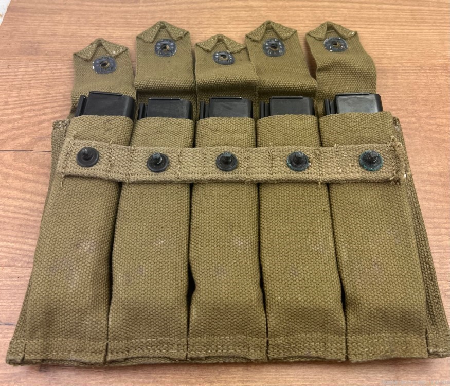 Original WW2 US Thopson 5 mags and pouch -img-3