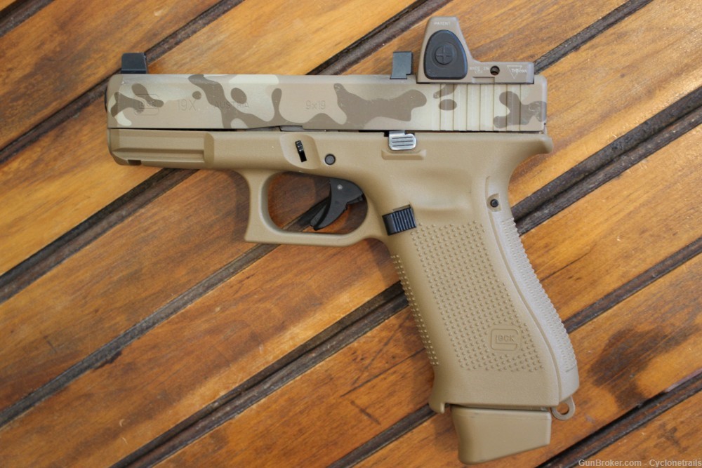 Custom Glock 19X FDE/Camo + Trijicon + Night Sights + 3 Mags LNIB LOOK-img-2