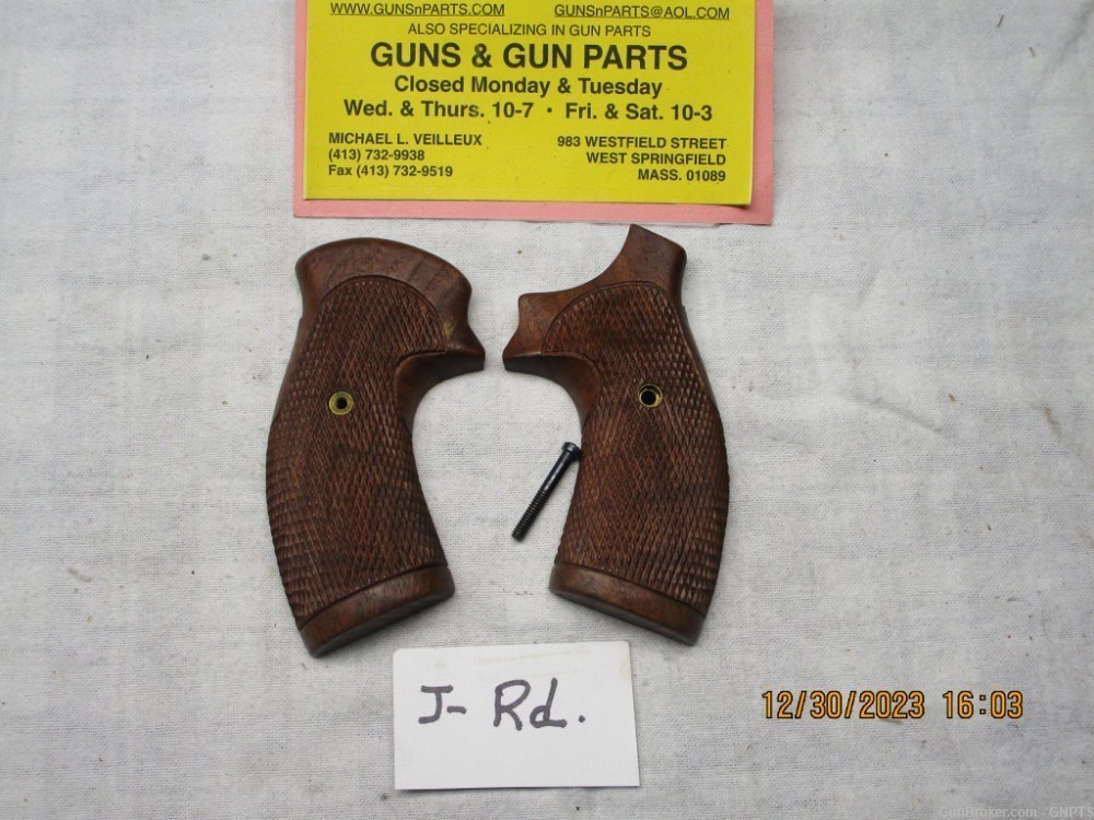Smith & Wesson grips for a - J - frame round butt.-img-1