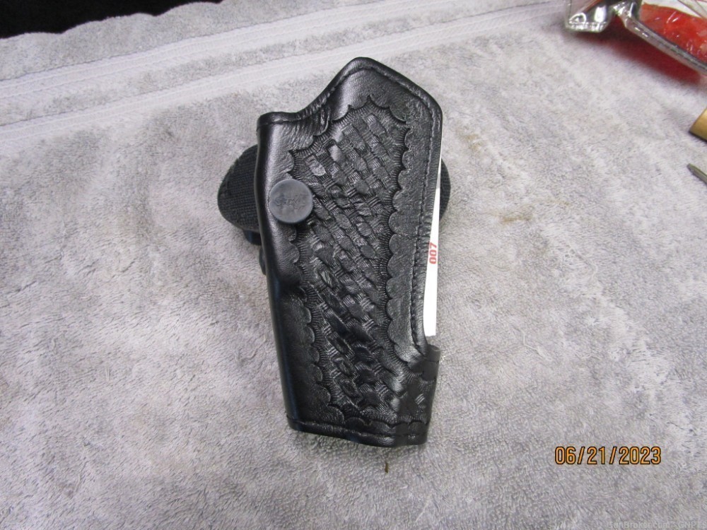 Safariland holster for a S&W model 3566-USPA model 5906-5''-img-1