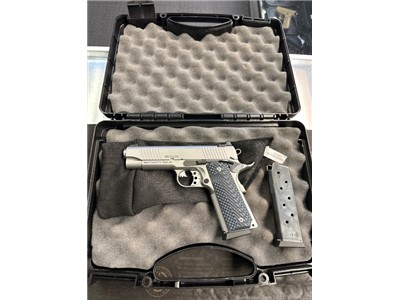 Magnum Research MR1911CSS .45acp stainless Commander