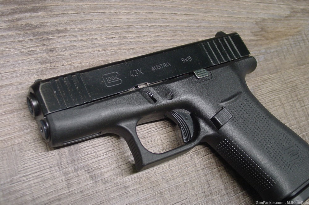 Excellent Glock G43X sub compact 9mm semi auto pistol!!-img-6
