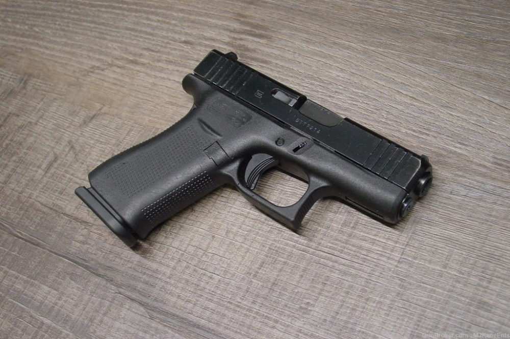 Excellent Glock G43X sub compact 9mm semi auto pistol!!-img-3