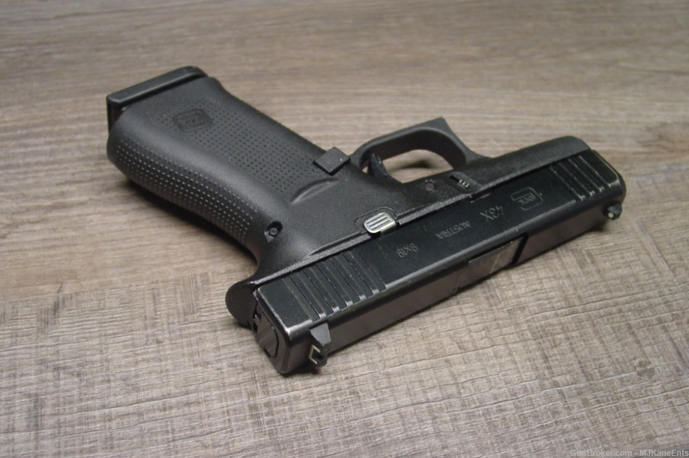 Excellent Glock G43X sub compact 9mm semi auto pistol!!-img-8