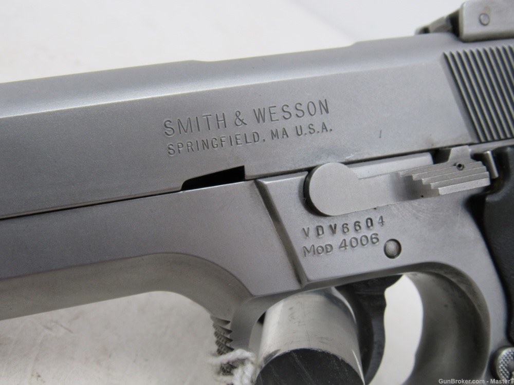 SMITH & WESSON Model 4006 40 S&W w/Adj Sight $.01 Start No Reserve-img-2