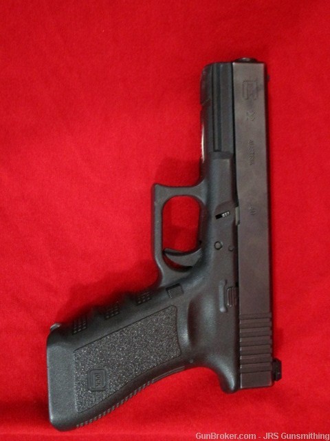 Used Glock Mod. 22 in .40 S&W cal. Comes with two15 round and Box-img-5