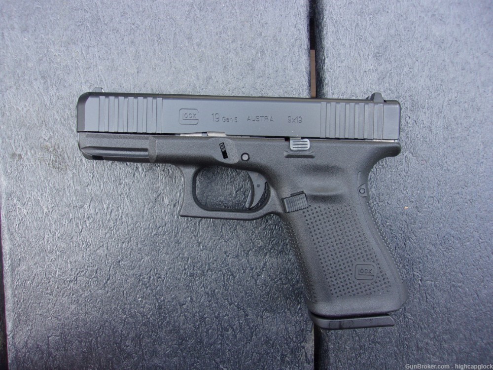 Glock 19 Gen 5 9mm 4" Semi Auto Pistol 99%+ In Box G19 w/ 3 Mags $1START-img-4