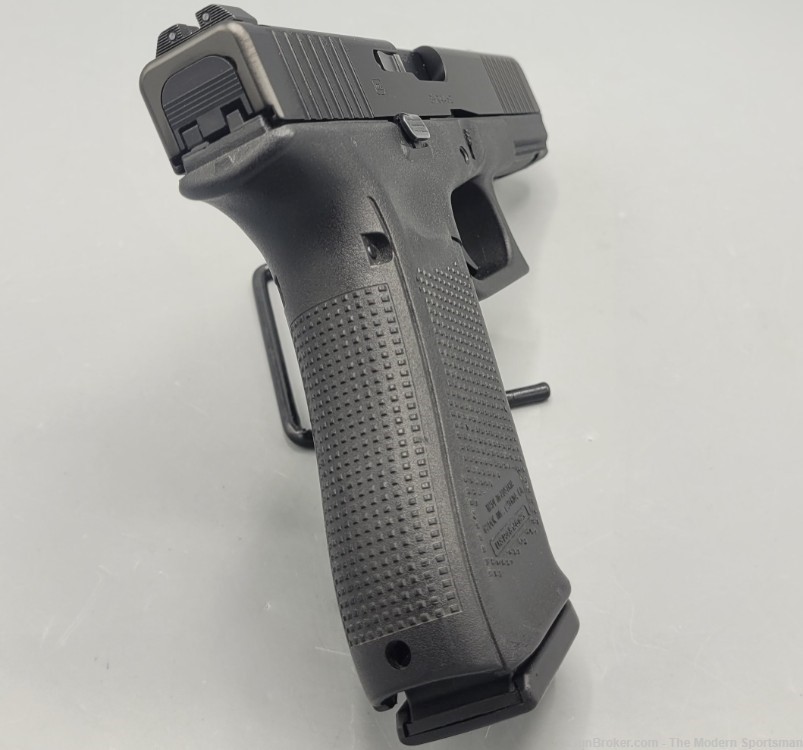 Glock G17 Gen 5 9mm 4.49" Semi Auto Pistol Black Night Sights 9x19 G 17-img-4